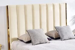 Lit 160x200 Cm Avec Coffre De Rangement Et Tête De Lit Velours Beige Et Laiton Pika -Magasin De Meubles De Chambre À Coucher lit 160x200 cm avec coffre de rangement et tete de lit velours beige et laiton pika 685588